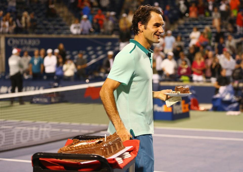 Roger Federer has a late-night birthday snack after his quarter-final win over David Ferrer in Toronto. (AFP Photo/Ronald Martinez)