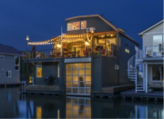 <b>Sogar die Garage ist cool</b><br>Dieses Haus auf dem Fluss Columbia in Portland, Oregon, verfügt über Terrassen auf mehreren Ebenen und eine Garage, um Ihr Boot zu parken. (Bild: zillow)