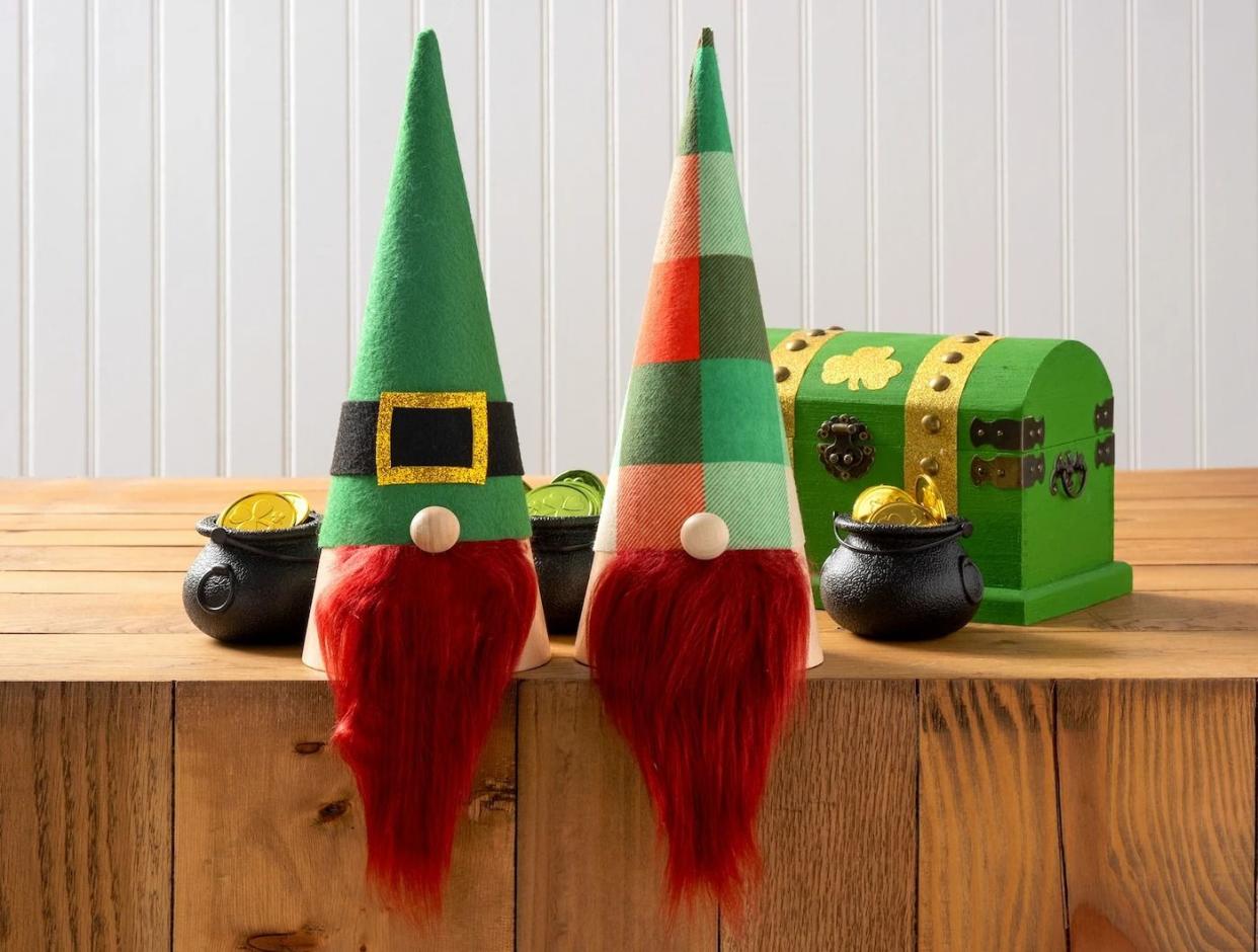 st patricks day decorations gnomes