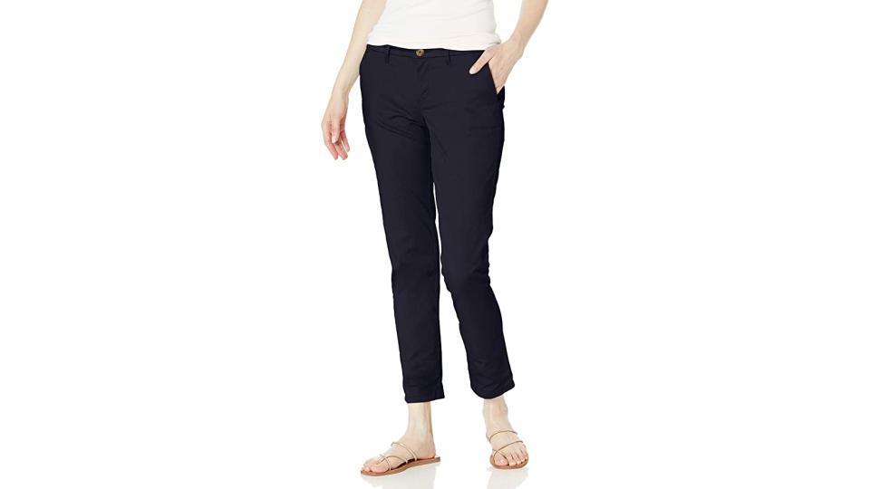 Tommy Hilfiger Women's Relaxed Fit Hampton Chino Pant (Regular and Plus Sizes). (Photo: Amazon SG)