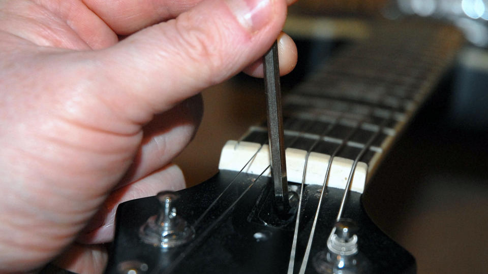 How to adjust an electric guitar's truss rod