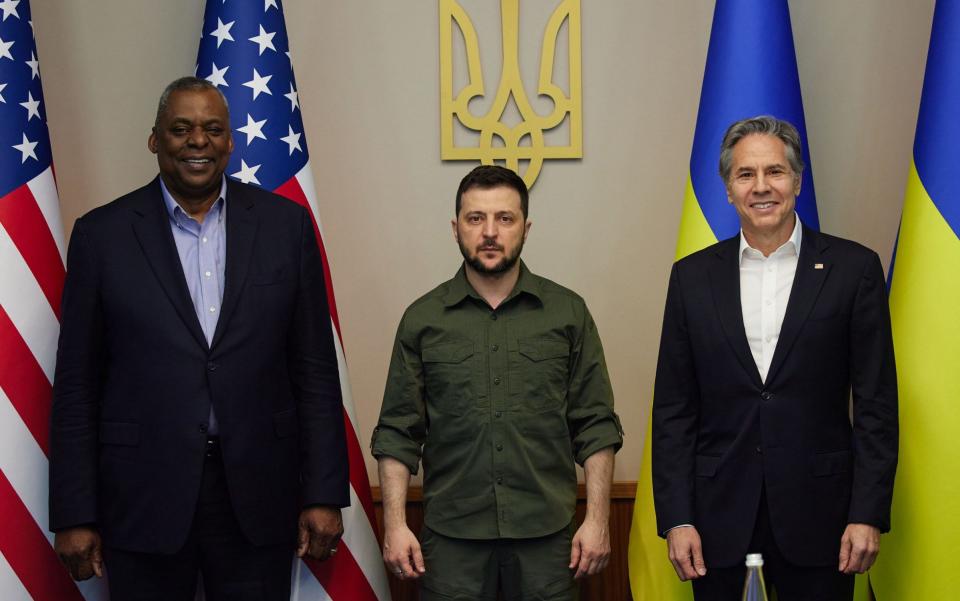 Ukrainian President Volodymyr Zelensky (C) with US Secretary of Defence Lloyd Austin (L) and US Secretary of State Antony Blinken (R) - UKRAINIAN PRESIDENTIAL PRESS SERVICE