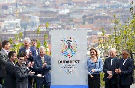 Hungarian officials unveil the logo of the official candidacy of the capital Budapest for the 2024 Olympic Games, in Budapest, Hungary April 14, 2016. REUTERS/Laszlo Balogh Picture Supplied by Action Images