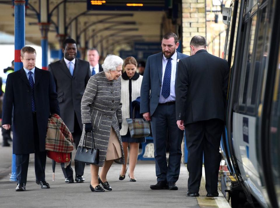 Queen Elizabeth Takes Trains to London After Winter Break