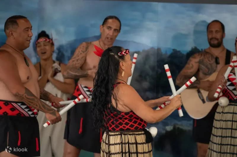 Whakarewarewa: The Living Maori Village Tour. (Photo: Klook SG)