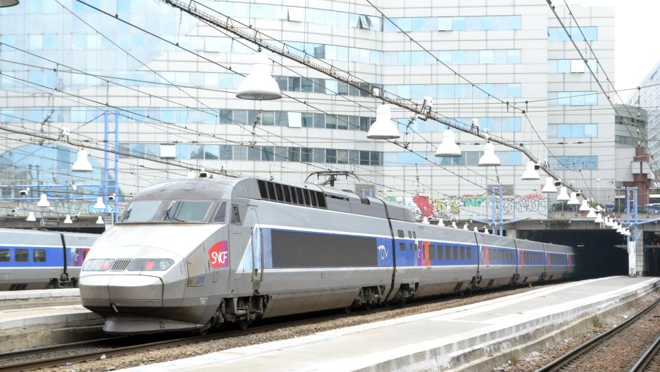 Un TGV à Montparnasse. /Photo d'archives/REUTERS/Mal Langsdon - AFP