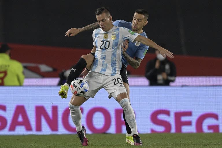 Otro duelo de Lo Celso con Vecino; el rosarino siempre le dio destino seguro a la pelota