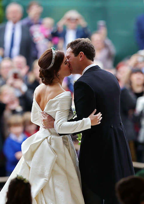 Princess-Eugenie-Jack-Brooksbank-wedding-kiss