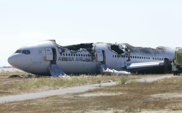 A Flash of Light Didn't Blind the Asiana 214 Pilot