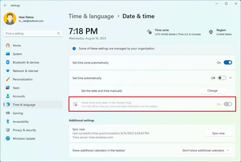 Show time and date in the System tray