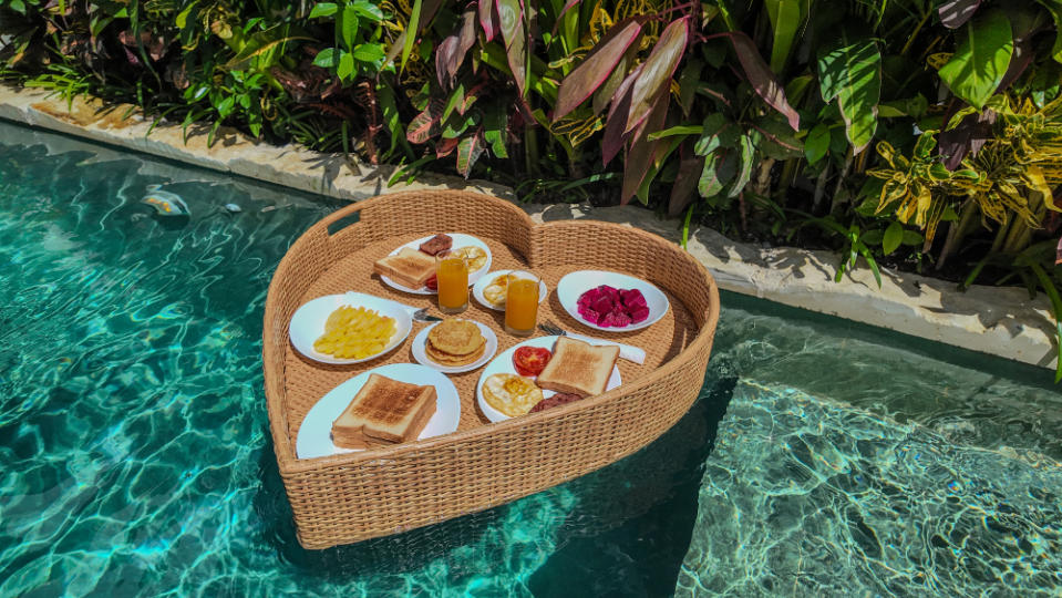 Bali Airbnbs - Floating Breakfast at Villa Castello