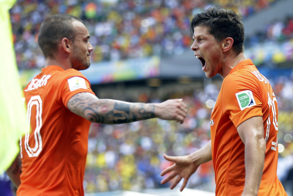 Klaas-Jan Huntelaar le dio fresqura al ataque holandés. (Foto: Natacha Pisarenko / AP)