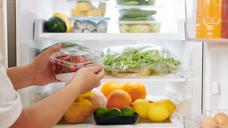 Storing vegetables in a fridge