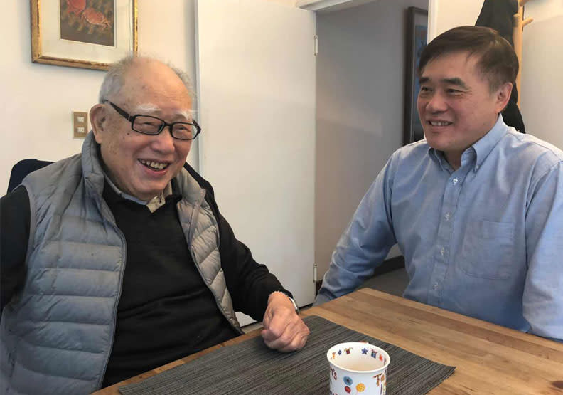 前台北市長郝龍斌與父親郝柏村的合照。取自郝龍斌臉書
