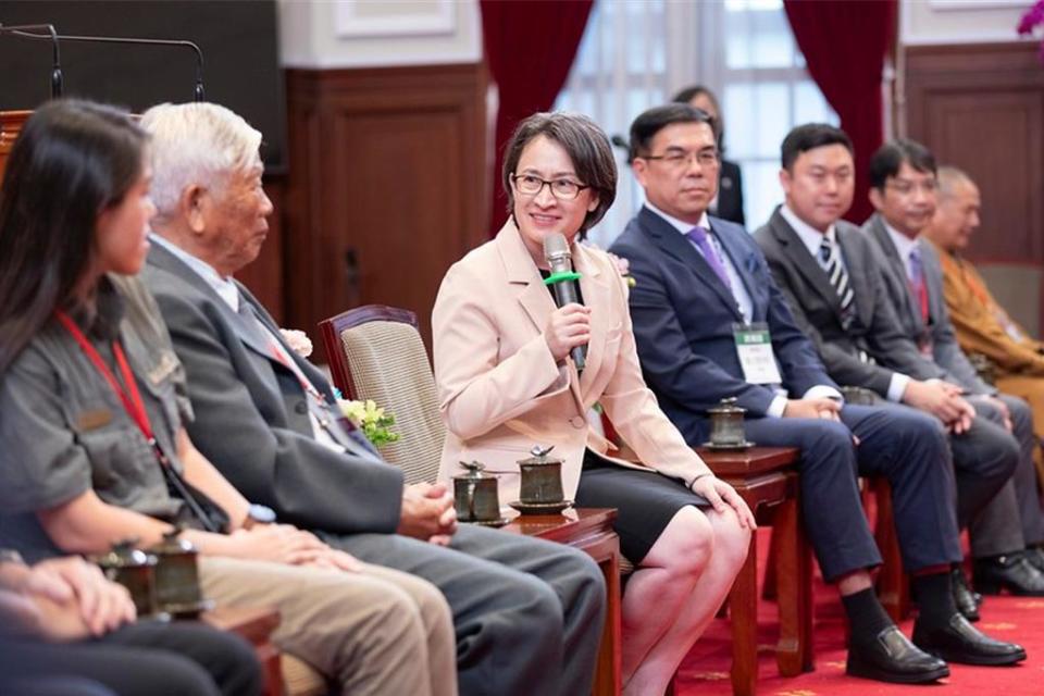 副總統蕭美琴今天（26日）接見環境教育獎得主。圖／總統府提供
