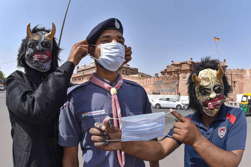 Scouts guide students spread awareness about COVID-19 cases in Bikaner, Thursday, 22 April 2021.