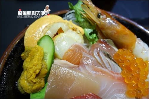 《小姑食記》捷運板南線/板橋站/新板特區美食~八坂丼屋．平價丼飯專門店．海鮮生魚丼自由配．板橋小遠百美食街新開店