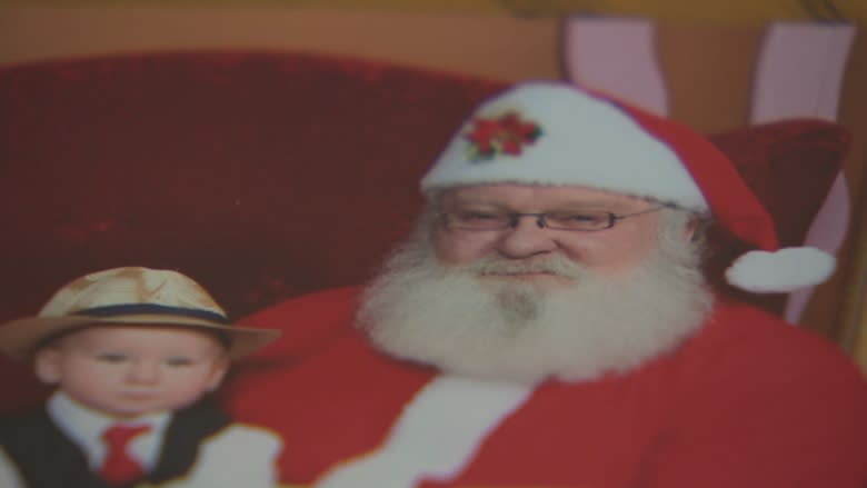 Flood of photos overwhelms family of Edmonton mall Santa in intensive care