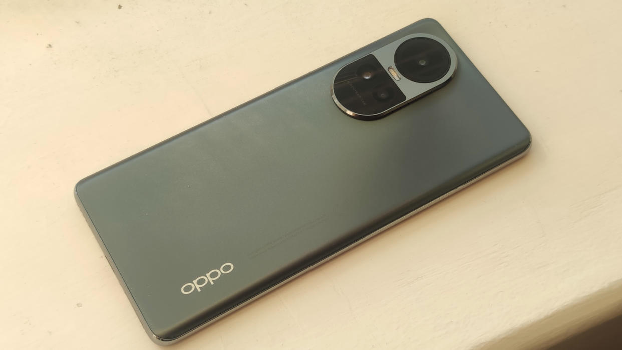  Oppo Reno 10. 