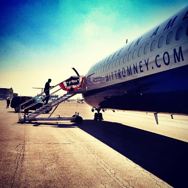 Mitt Romney boards his campaign plane in Salt Lake City - <a href="https://twitter.com/hollybdc" rel="nofollow noopener" target="_blank" data-ylk="slk:@hollybdc;elm:context_link;itc:0;sec:content-canvas" class="link ">@hollybdc</a>, via Twitter