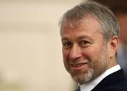 <p>Roman Abramovich, venditore di giocattoli. Il magnate russo proprietario del Chelsea è nato povero e rimase orfano a due anni. In gioventù ha lavorato per un'azienda che vendeva giocattoli, prima di iniziare la sua carriera imprenditoriale. (Photo by Mikhail Svetlov/Getty Images) </p>