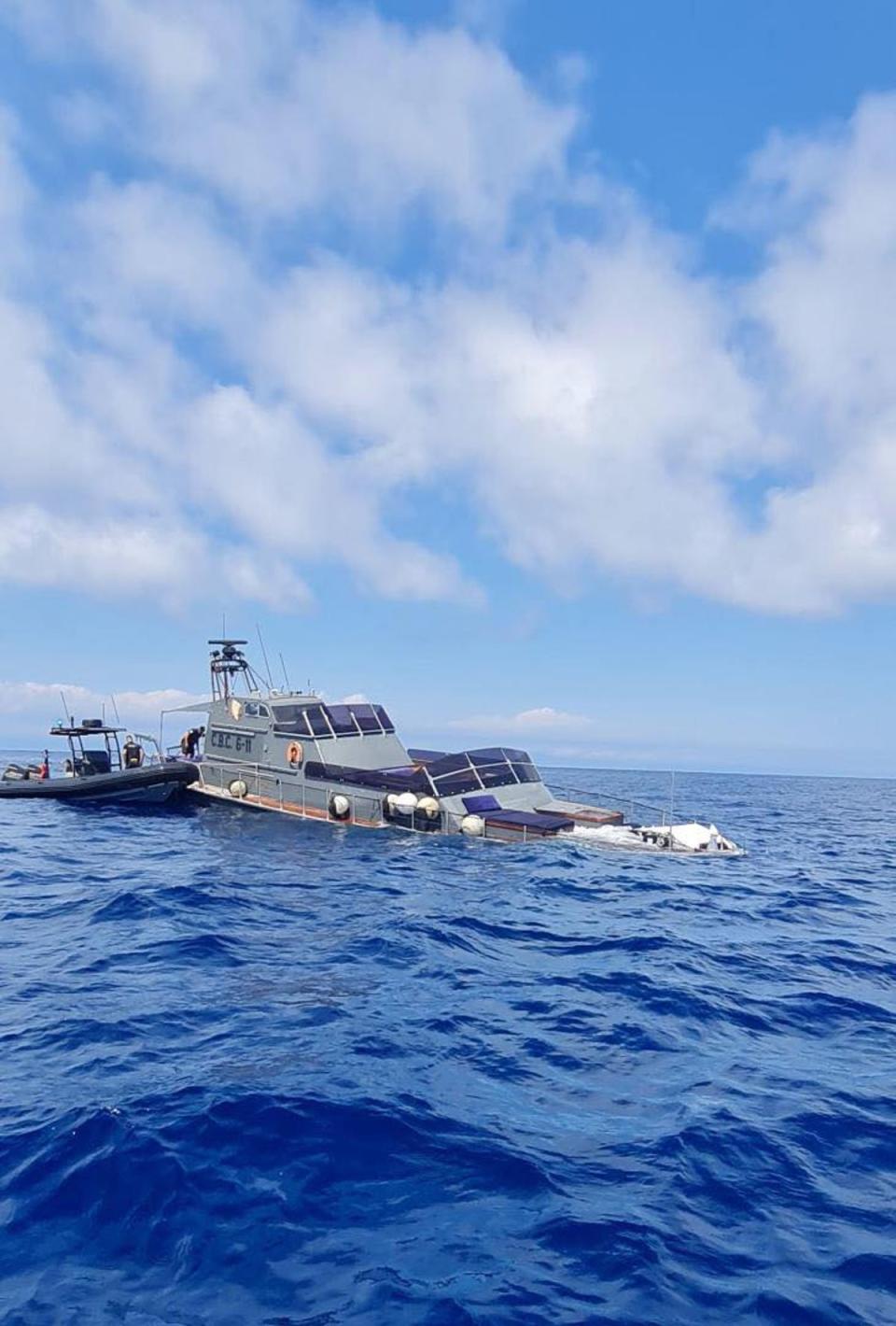 Salvage launches arrived, but could not save the boat sinking (Gendarmerie des Alpes-Maritimes)