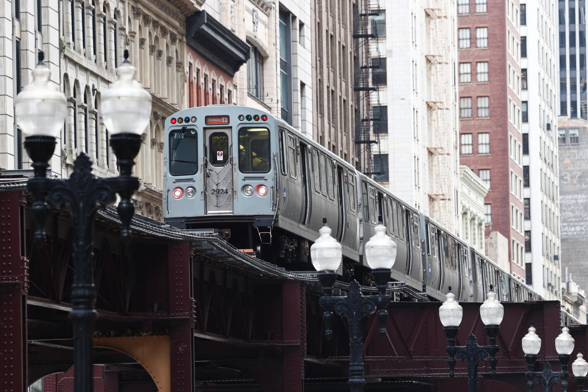 #Woman fatally attacked on Chicago train platform named man