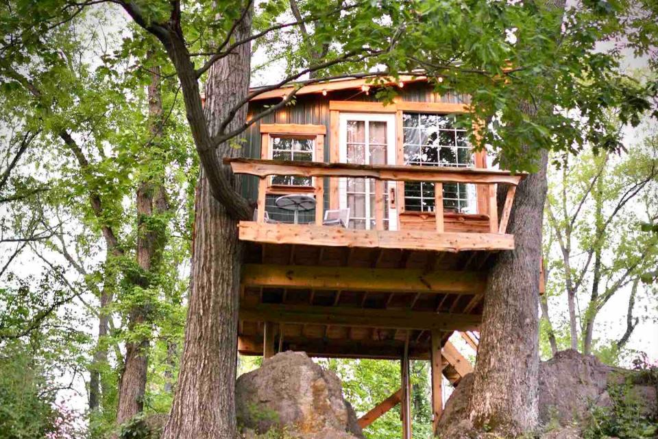 Exterior of Cozy West Virginia Treehouse