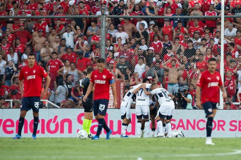 Festeja Gimnasia y sufre Independiente, que la pasó mal en Avellaneda, en su primer partido en su estadio por la Copa de la Liga 2024 y el primero que perdió allí con Carlos Tevez como entrenador.