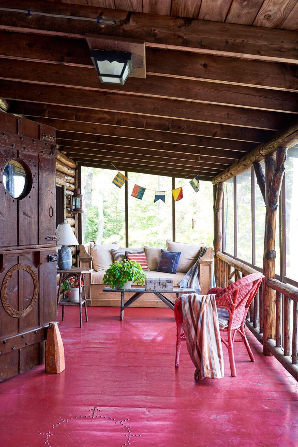 logging off greetings from vacationland log cabin in boothbay harbor, maine home of houston based interior designer lisa dalton and her husband, bill screened in porch 