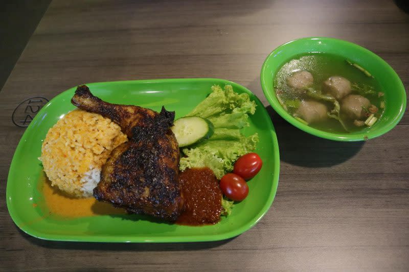 one punggol hawker centre guide - ayam panggang