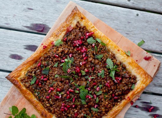 <strong>Get the <a href="http://www.veggienumnum.com/2011/06/spicy-lentil-tart-w-pomegranate-mint/" target="_hplink">Spicy Lentil Tart with Pomegranate and Mint recipe from Veggie Num Num</a></strong>