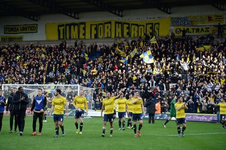 Football Soccer - Oxford United v Swansea City - FA Cup Third Round - Kassam Stadium - 10/1/16 Oxford players celebrate their win at the end of the game Action Images via Reuters / Tony O'Brien Livepic