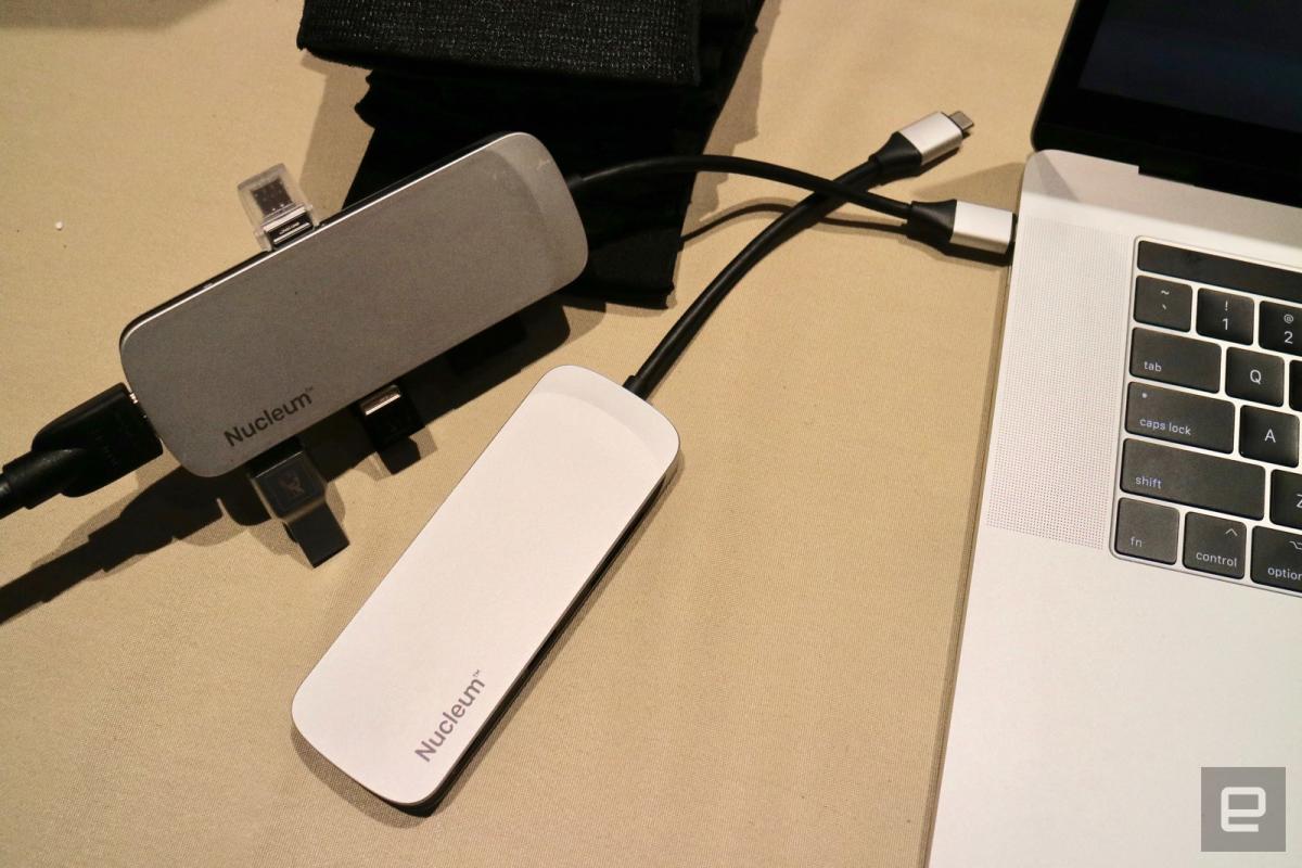 Kingston's 7-in-1 hub saves MacBook from the life |