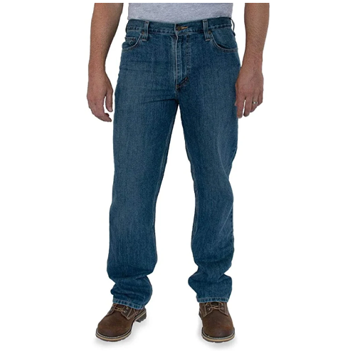 Model wearing baggy men's blue jeans.