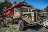 <p>The blogger behind the Abandoned Southeast says: “The place resembles a post-apocalyptic wasteland, there’s so much stuff scattered around. … Large construction equipment, cranes, trucks, even boats are stashed throughout the old steel mill.” (Photo: Abandoned Southeast/Caters News) </p>