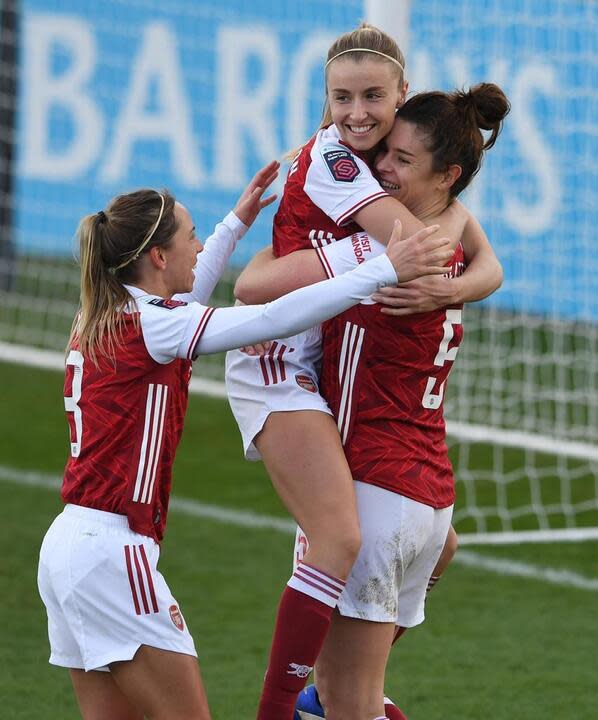  (left to right) Jordan Nobbs, Leah Williamson, and Jen Beattie