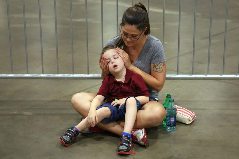 Mom covers boy’s ears at Trump rally