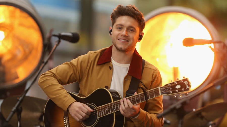 Niall Horan became the third member of One Direction to score a No. 1 album, as the singer’s solo debut, <em>Flicker</em>, debuted atop the Billboard 200.