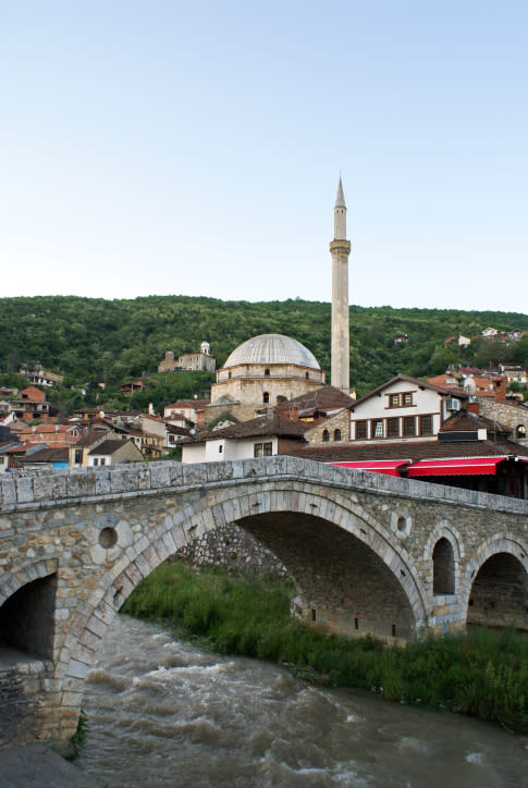 Kaffee-Liebhaber aufgepasst! In Pristina, der Hauptstadt des Kosovos, gibt es nicht nur den günstigsten, sondern laut "Yahoo Travel" auch besten Macchiato Europas. Und der ist schon für weniger als 92 Cent zu haben. (Bild-Copyright: Thinkstock)