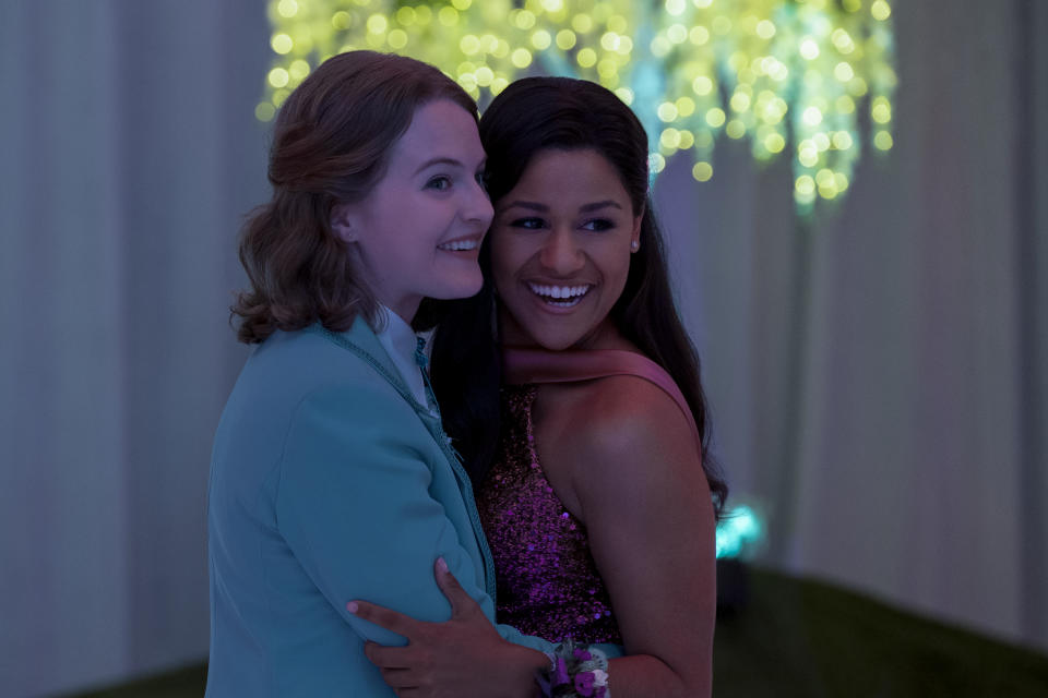 THE PROM (L to R) JO ELLEN PELLMAN as EMMA, ARIANA DEBOSE as ALYSSA GREENE in THE PROM. Cr. MELINDA SUE GORDON/NETFLIX © 2020