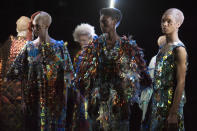 <p>Mal was ganz anderes, aber nun wirklich untragbar (außer als Bühnenkostüm für Lady Gagas nächste Tournee): Die futuristische neue Kollektion des japanischen Designers Yuima Nakazato. (Bild: Getty Images </p>