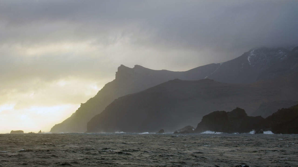 Photo prise le 1er juillet 2007 de l'île de la Possession dans l'archipel des Crozet (Terres Australes et Antarctiques Françaises).