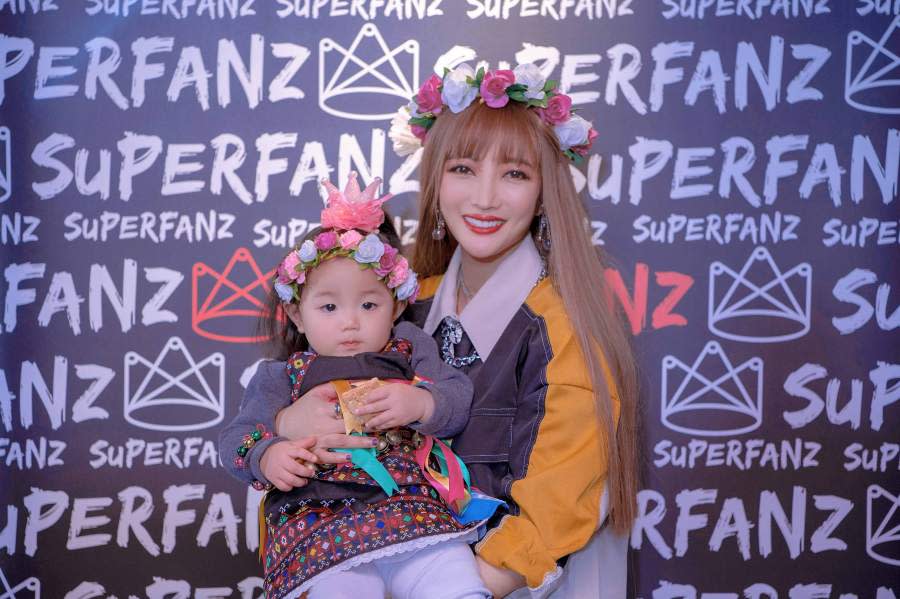 黃美珍帶著女兒出席生日會。（圖／Superfanz提供）