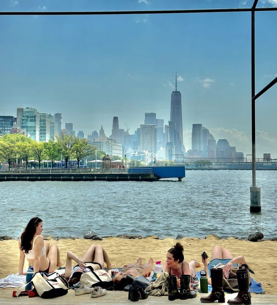 The beach features clear views of the Lower Manhattan skyline. @gottesman/ Instagram