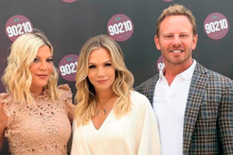 Amigos desde Beverly Hills 90210: Ian Ziering y Jennie Garth acompañan de cerca a Tori Spelling en el trance de su separación