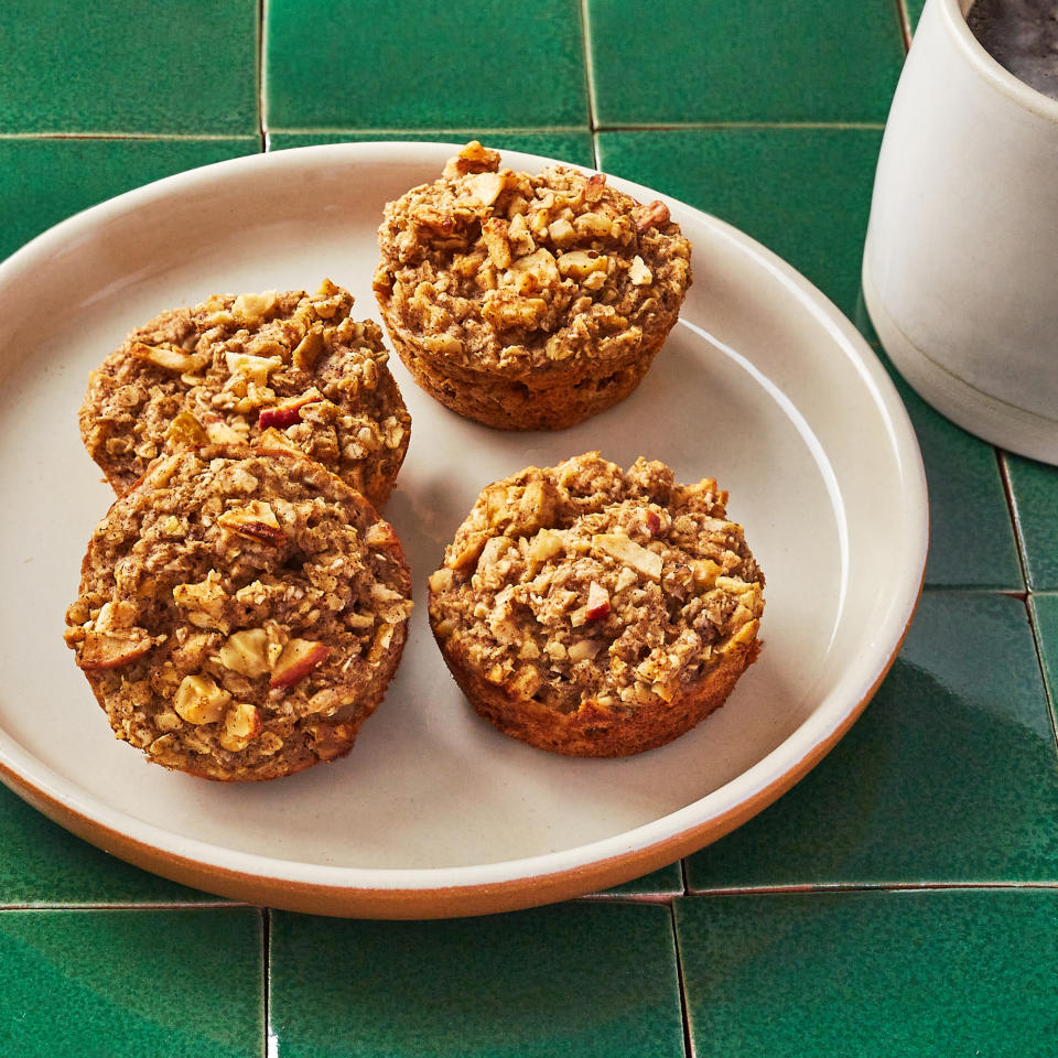 Breakfast Apple-Cinnamon Oatmeal Cakes