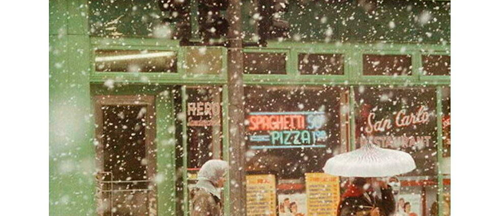 Sans titre (New York, à l’angle la 3 e Avenue et la 10 e Rue), de Saul Leiter (1950).  - Credit:DR