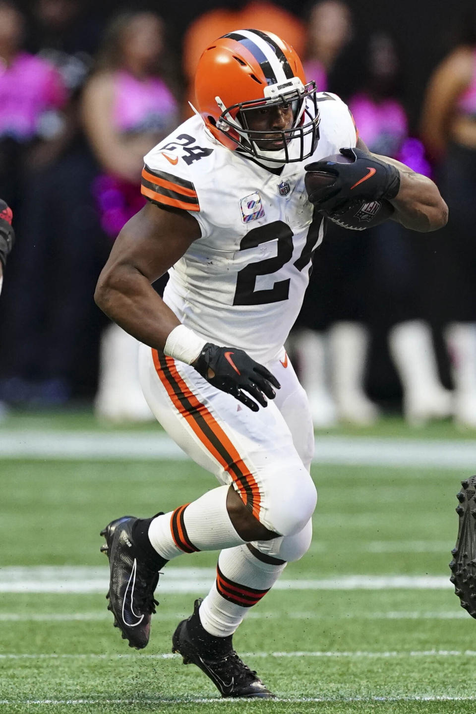 Cleveland Browns running back Nick Chubb (24) runs against the Atlanta Falcons during the first half of an NFL football game, Sunday, Oct. 2, 2022, in Atlanta. (AP Photo/John Bazemore)