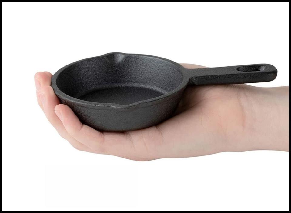 Modern Innovations Mini Cast Iron Skillet with Silicone Mitt